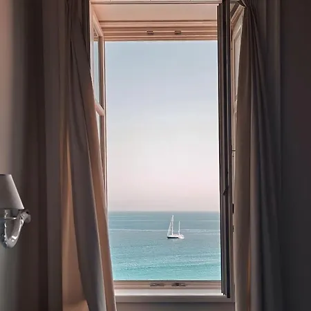 Palazzo Mottola מלון 3*