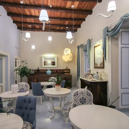 Palazzo Mottola Szálloda 3*