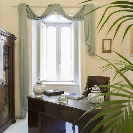 Palazzo Mottola Hotel 3*
