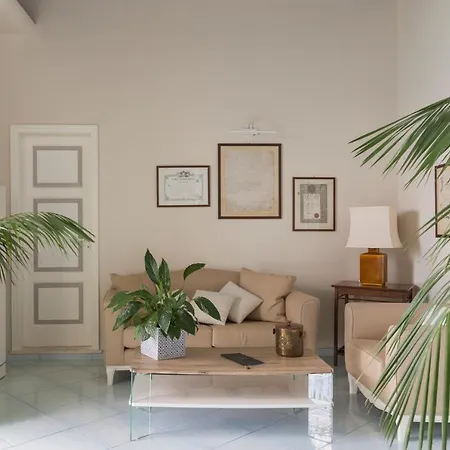 Palazzo Mottola מלון 3*