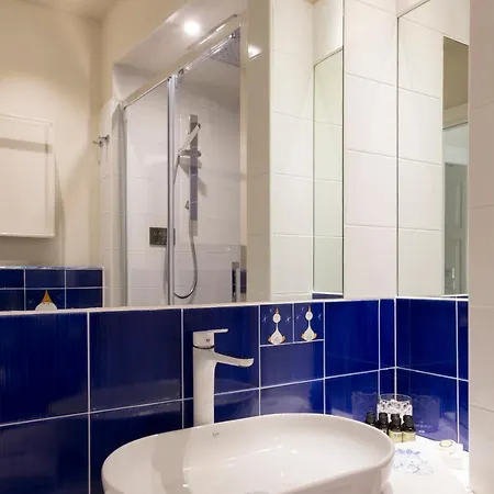 Palazzo Mottola 3* טרופאה