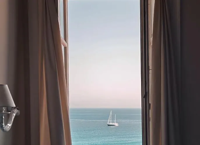 Palazzo Mottola Szálloda 3*