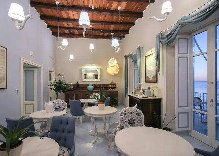 Palazzo Mottola Szálloda 3*